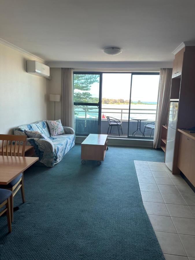 Apartment A-the Private Water Front 1 Bedroom At The Oaks *